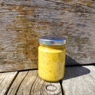 Honig Senf im Glas vor Holz